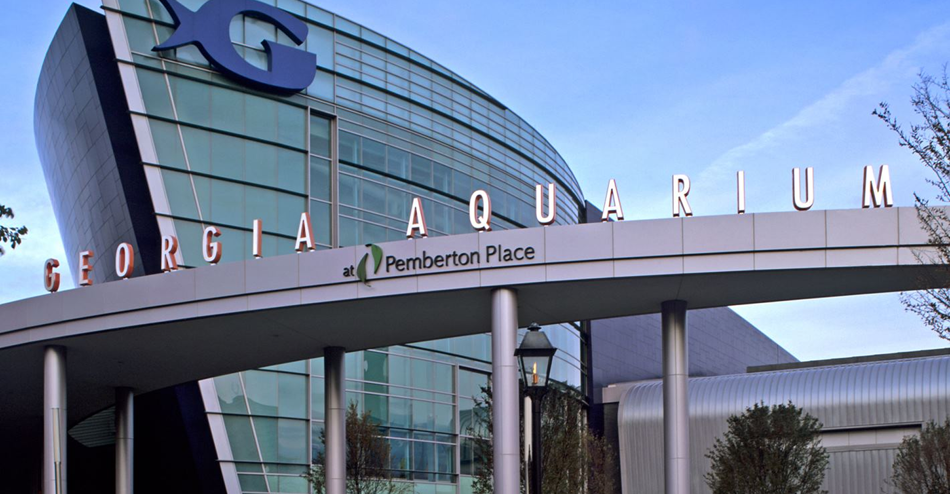 Georgia Aquarium entrance with modern architecture.